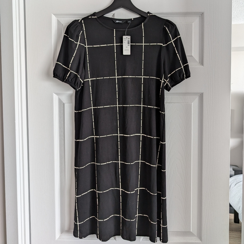 NWT Black and White T-shirt Dress with little puff sleeves Size XS